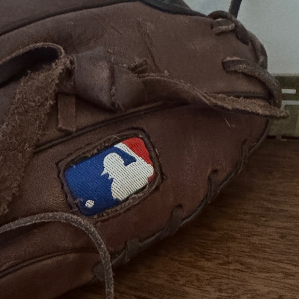 Wilson A950 Classic Brown Leather Glove - Picture 3 of 7